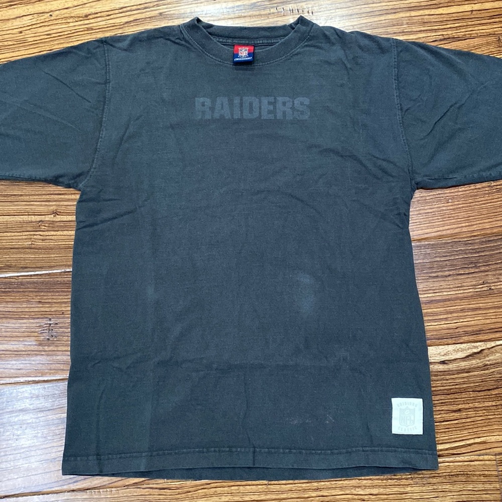 Raiders Reebok “NFL Gridiron Classic” T-Shirt. Medium